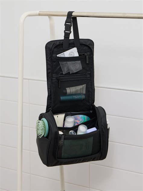 luka hanging toiletry bag